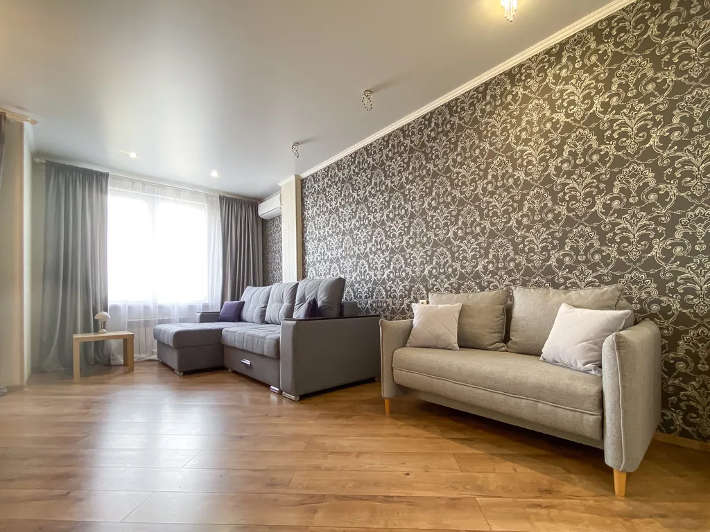 Двушка с камином и видом на реку у ТЦ Аквамолл