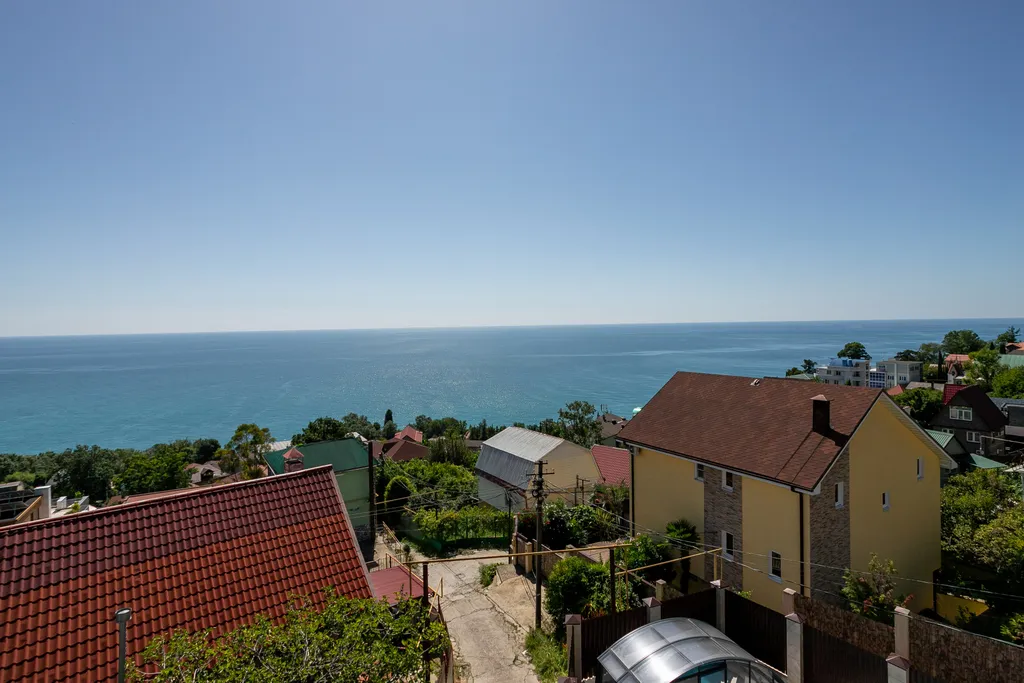 Дом с бассейном с видом на море