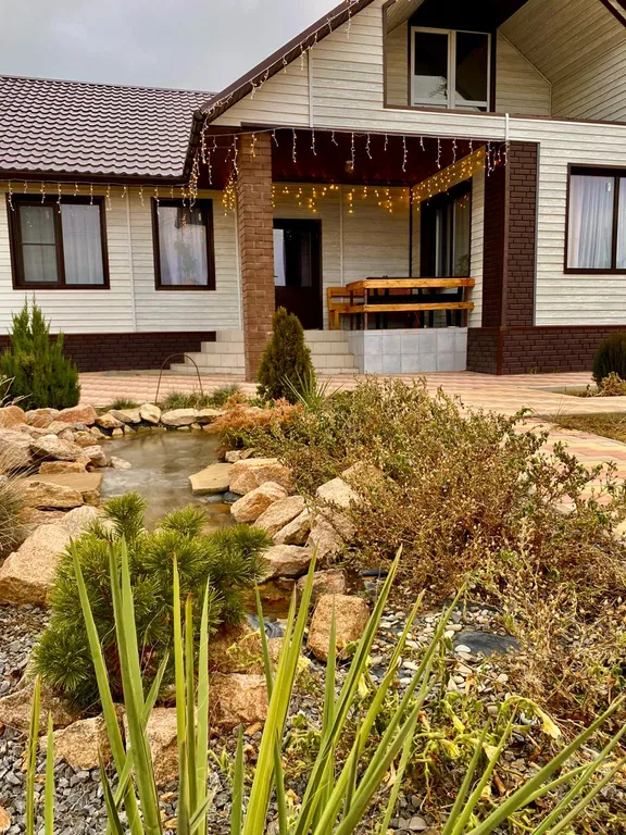 Домик у озера