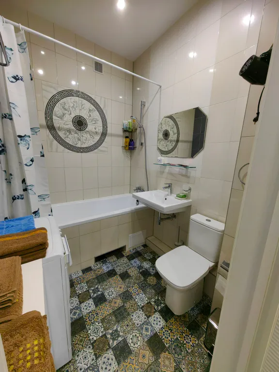 Апартаменты в курортном центре города с видом на озеро