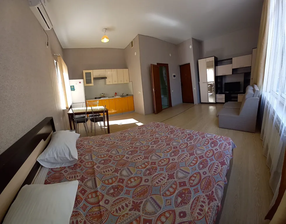 Квартира Квартира студия у моря, пляж через дорогу — Сириус