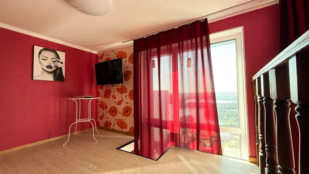 Стильная двухуровневая студия