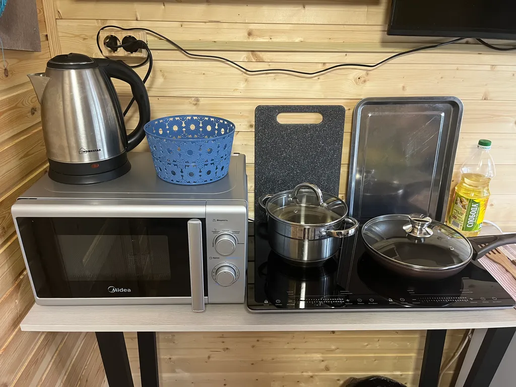 Уютный домик в окружении гор