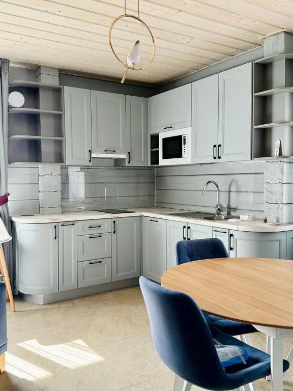 Дом рядом с озером