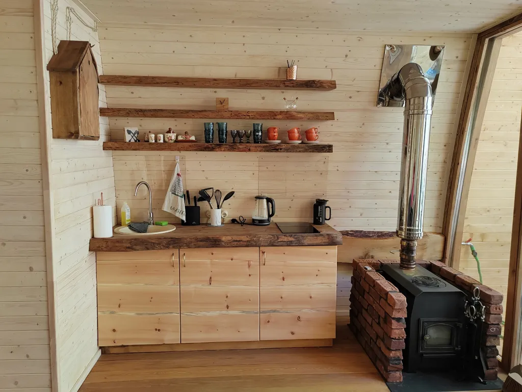 Лесной теремок с горячей купелью