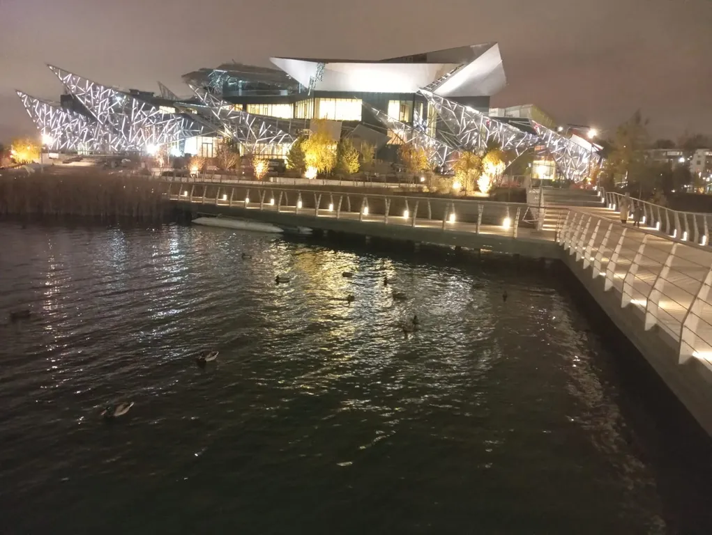 Квартира у озера и театра рядом с метро