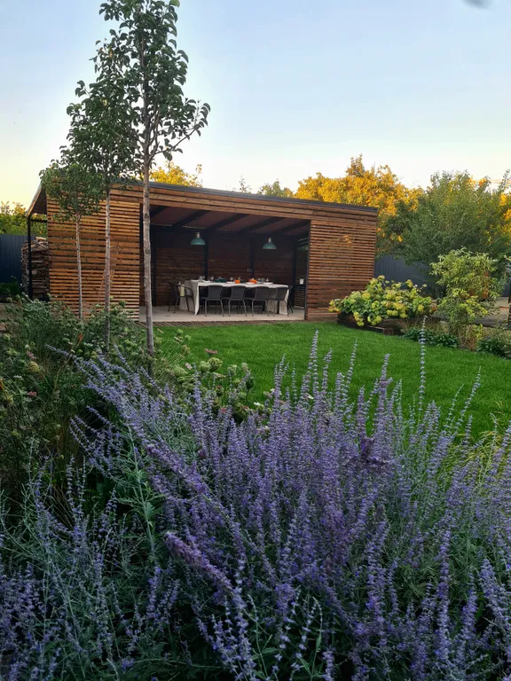 Дом с ландшафтным дизайном