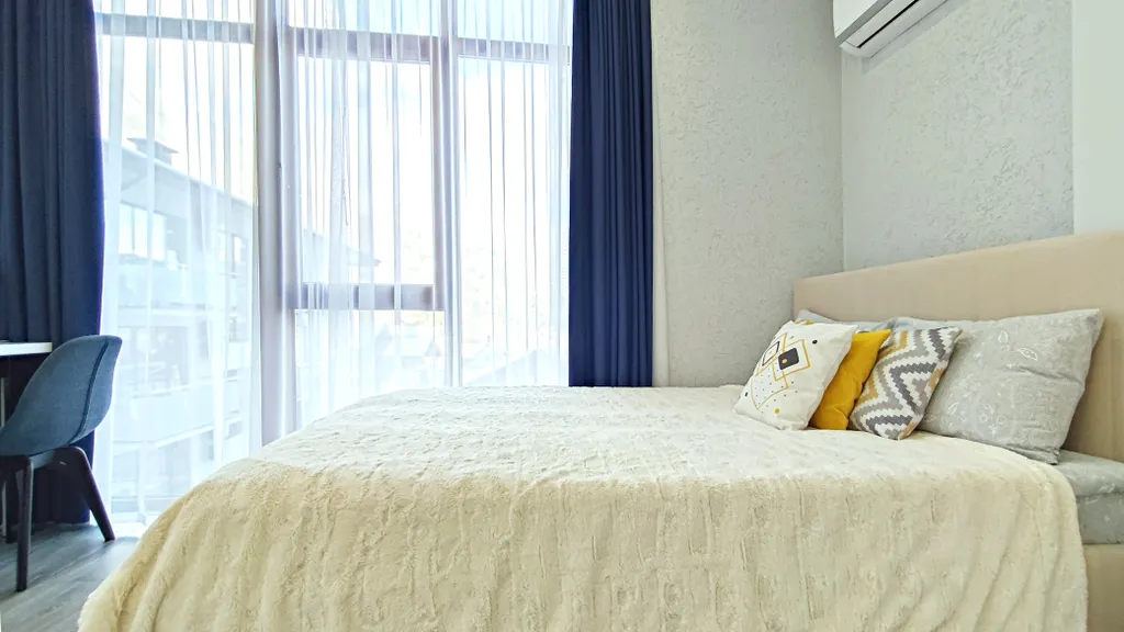 Панорамный апартамент-студия с роскошным видом на горы, в центре