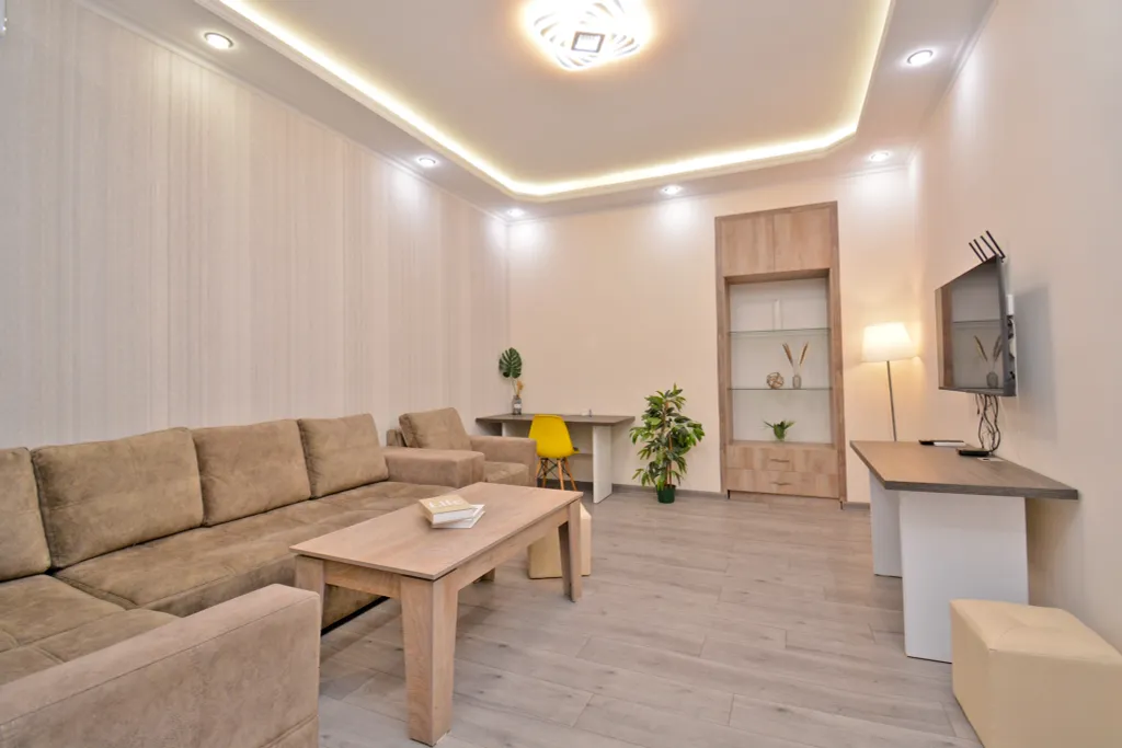 Charming apt next to Opera house