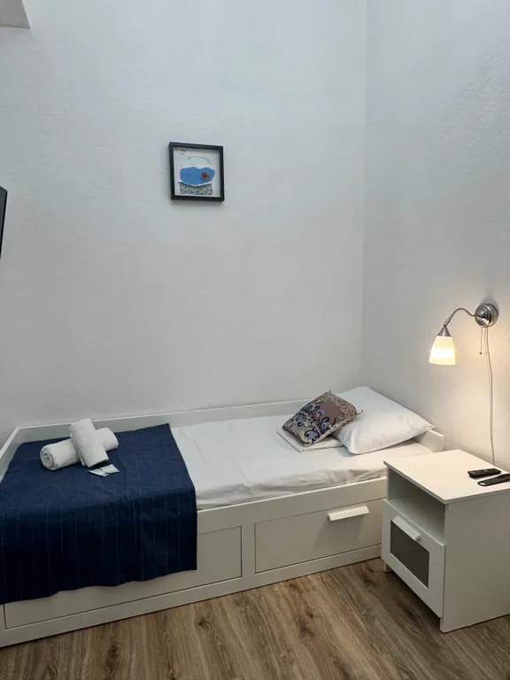 Одноместный номер в Ялте(Санузел и кухня общие)