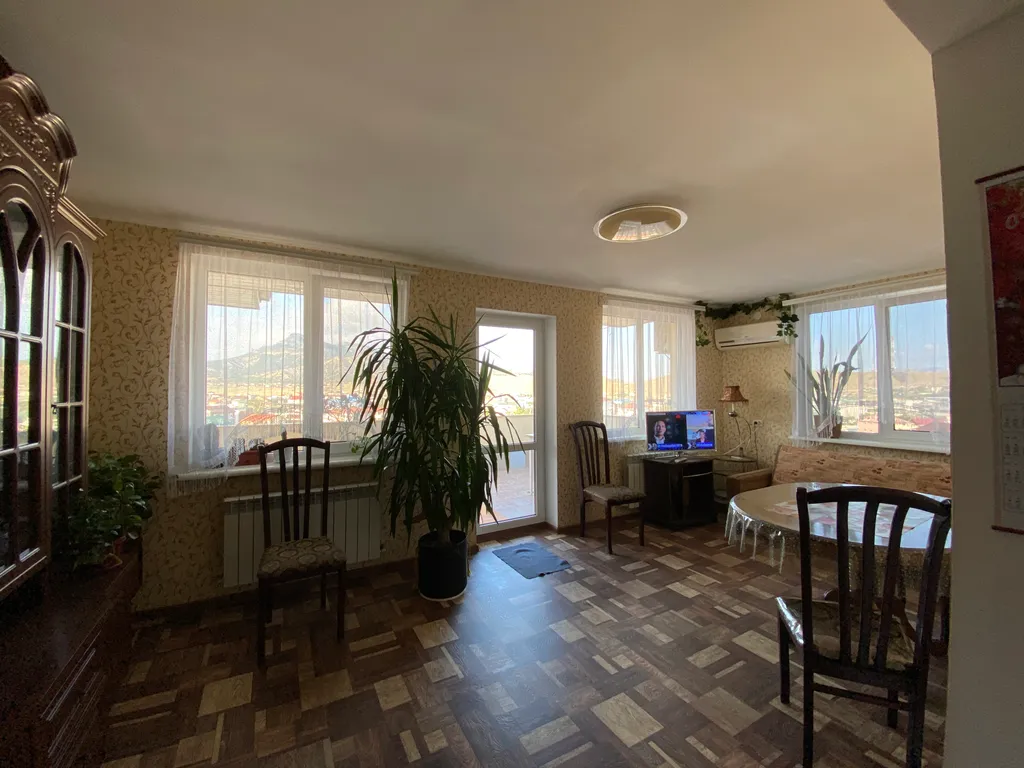 Нестандартная квартира терраса вид на горы недалеко от моря