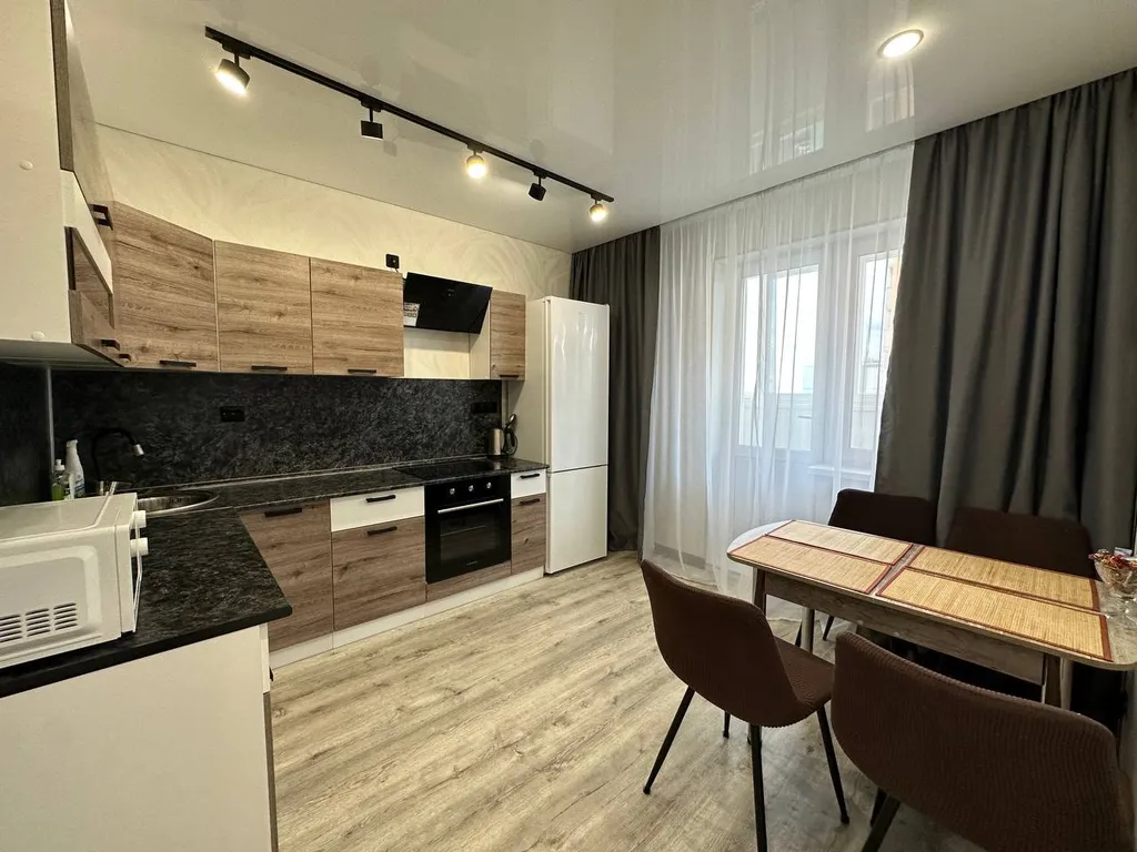 3-комнатная квартира, 5 минут до Фермер базара, Города Еды и ТЦ Окей