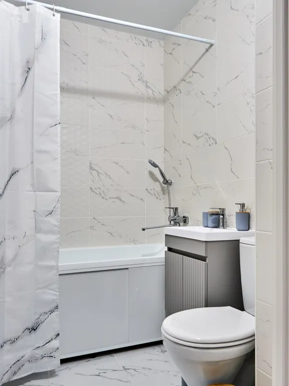 Современная квартира с большой кухней-гостиной