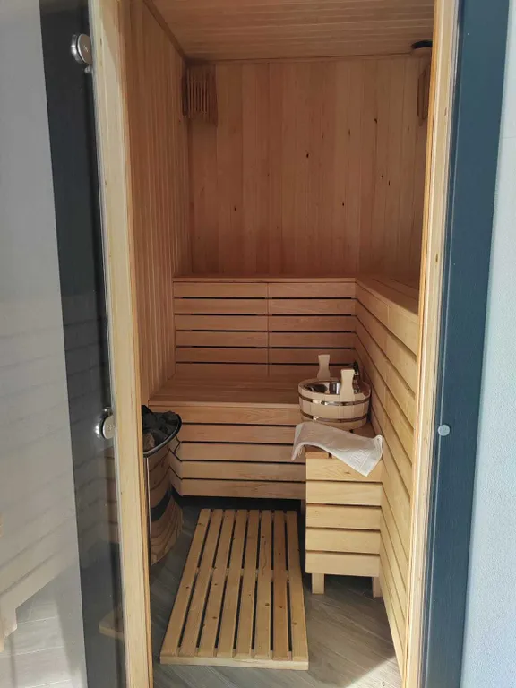 Коттедж экватор с собственным бассейном и сауной