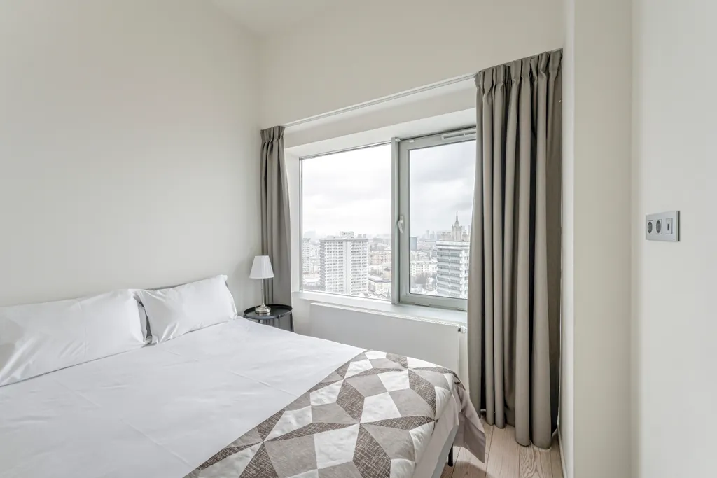 Двухуровневый апартамент на последнем этаже с видом на город и реку