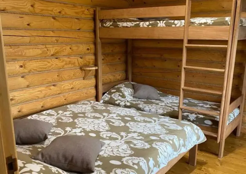 Коттедж Уютный Малый домик отдельный с террасой — Кучугуры