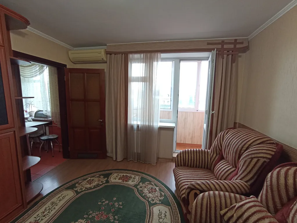 2-комнaтная квaртира в центpе Cимферополя (пaрк Tренeвa)