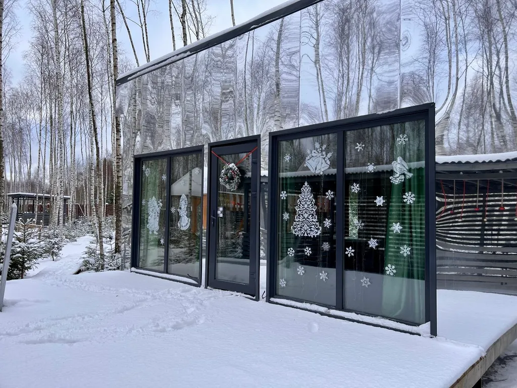 Коттедж Зеркальный дом с 2 спальнями, беседкой и мангалом — Семеновское