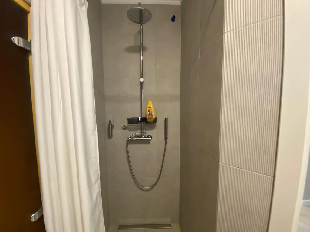 Дом с тёплым 30+ бассейном и сауной в 20 минутах от шикарного пляжа