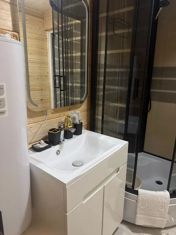 А-фрейм с видом на горы и лес