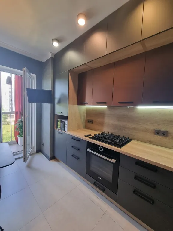 Уютный уголок около лесного озера