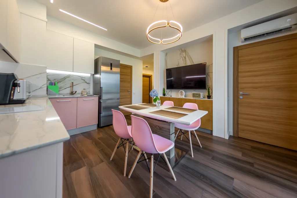 Апартаменты с видом на горы из спальни