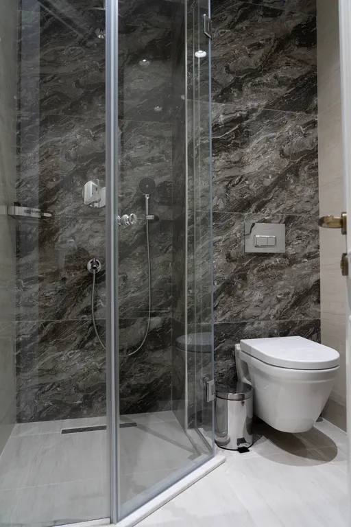 Уютный номер с 2 спальнями и баром, с видом во двор