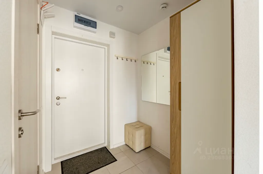 Стильная студия с балконом у метро