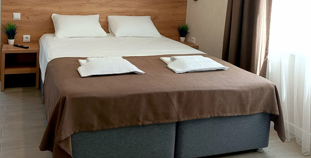 Квартира Двухместный номер без балкона с видом на внутренний двор — аренда посуточно в Кабардинка