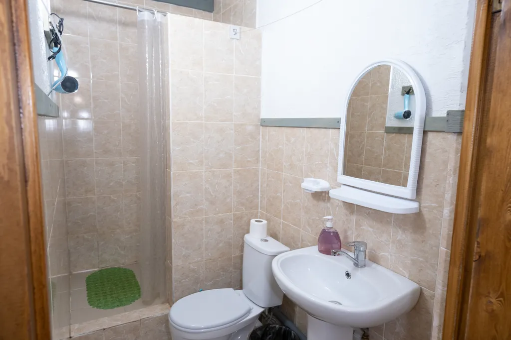 Квартира Квартира Четырёхместный номер с двуспальной и двухъярусной кроватями — Сухум