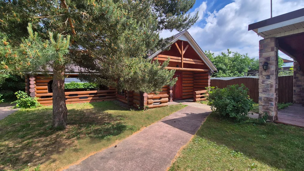 Дом на берегу волги, с видом на затопленную колокольню