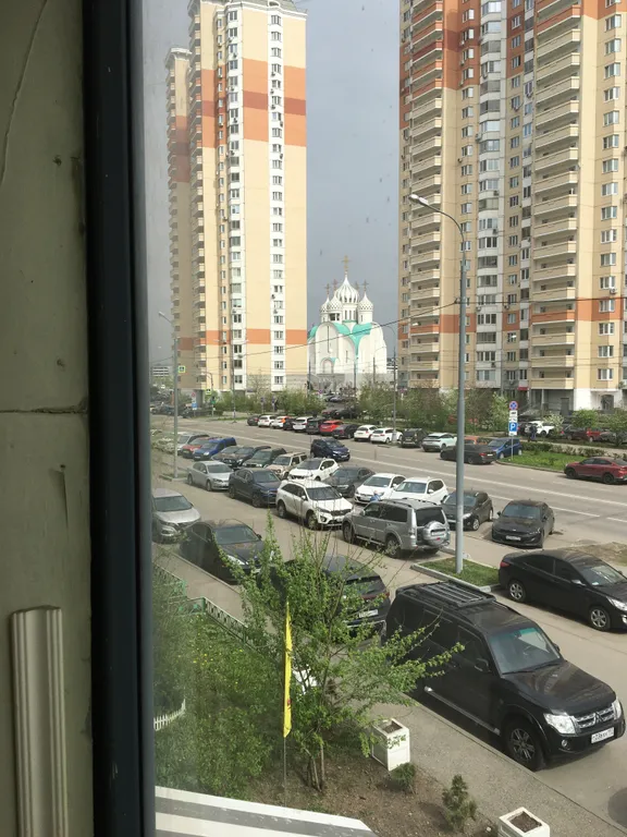 Евротрешка возле Крокус Экспо у моста к метро Мякинино