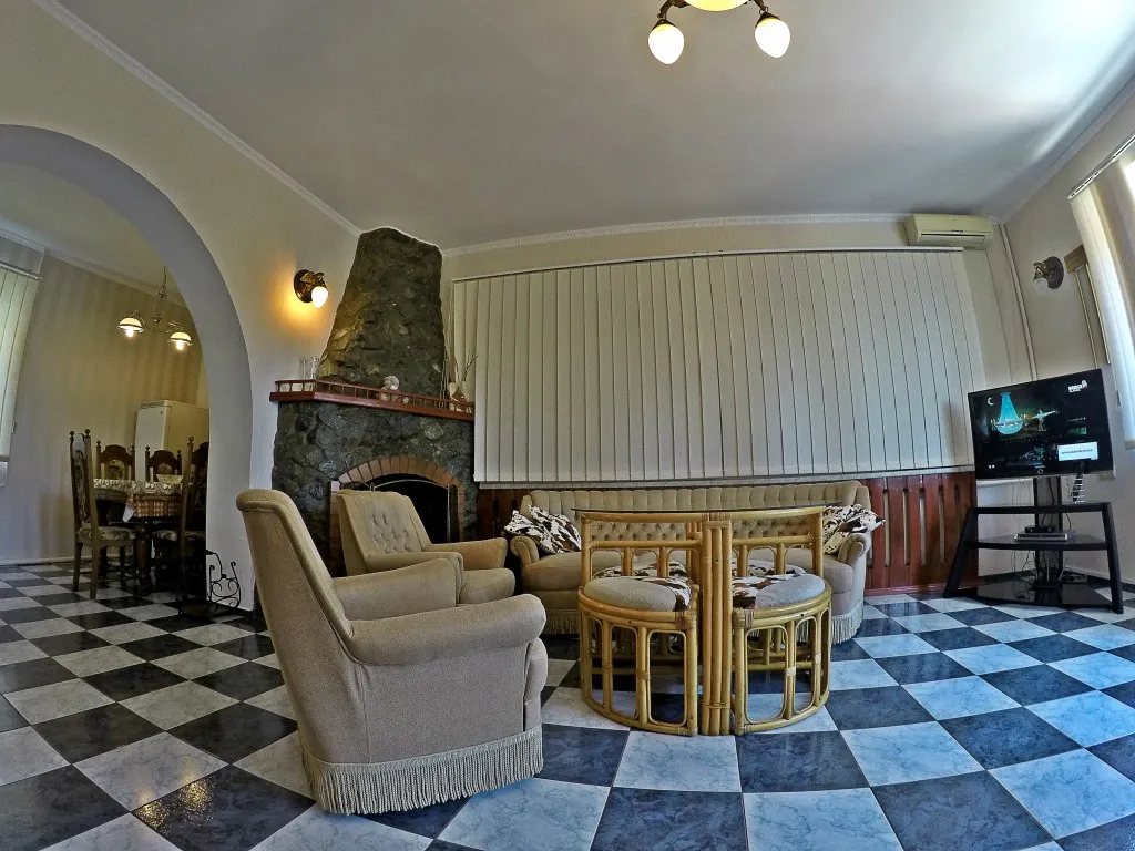 Дом в Ялте с бассейном и сауной