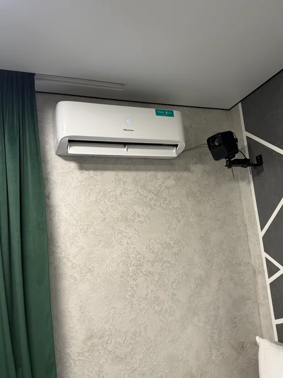 Уютная кино-студия с проектором