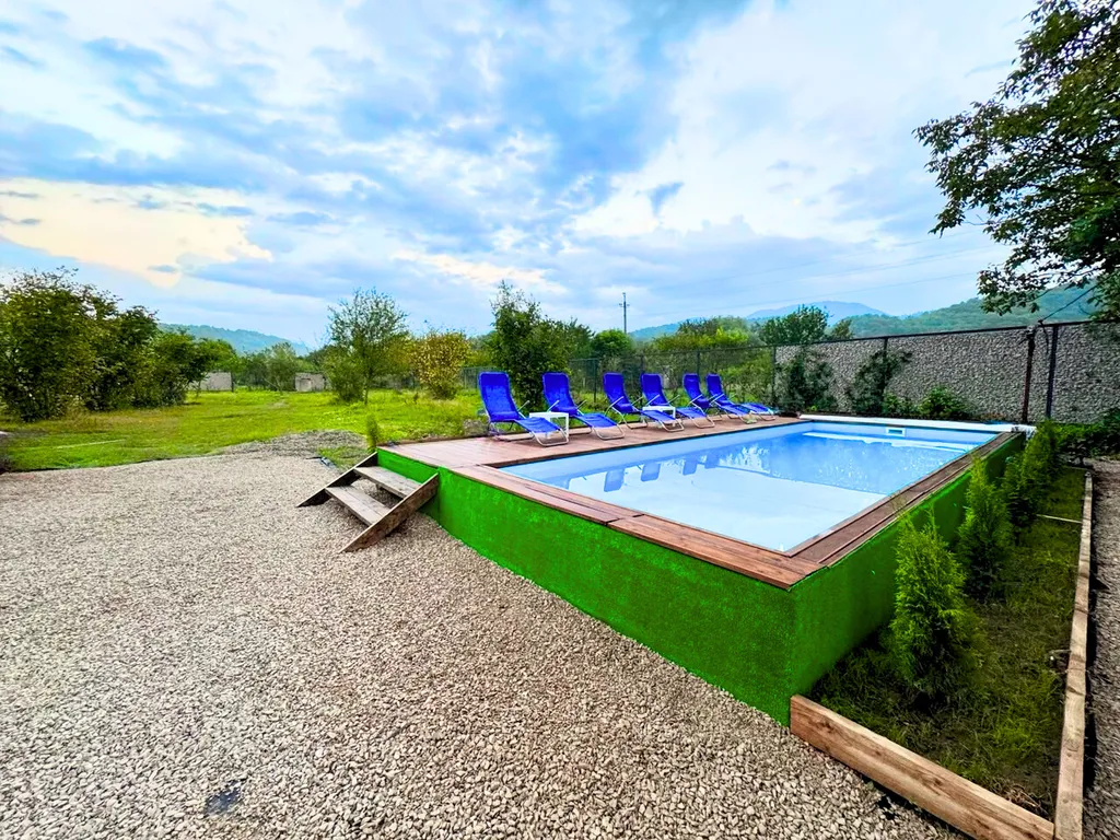 Дом с бассейном