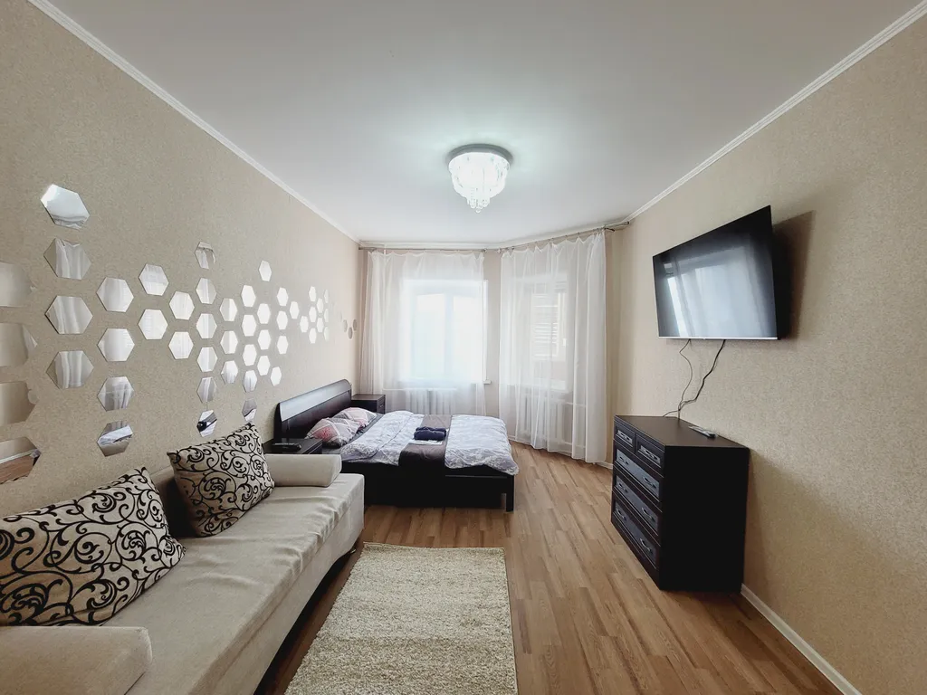 Чистая и уютная квартира с большим смарт тв — аренда посуточно в Сургут