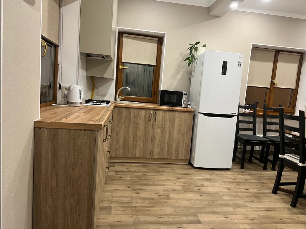 Новый дом в тихом месте недалеко от центра города