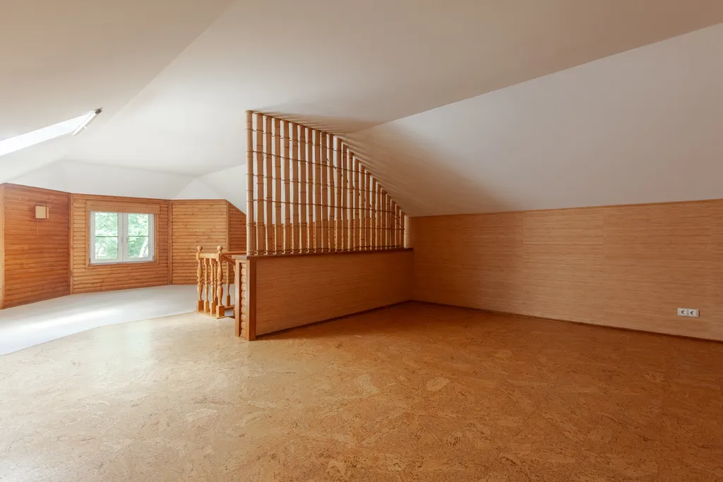 Загородный дом с бассейном, сауной и собственным лесом на участке