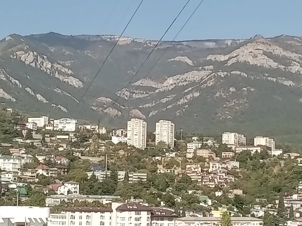 Просторная квартира центр города с видом на море и горы