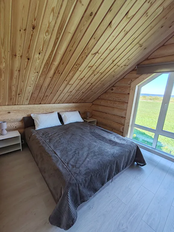 Загородный дом с видом на озеро