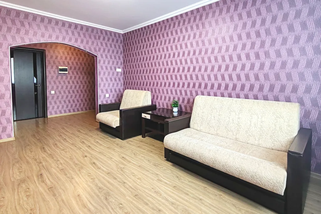 Евротрешка возле ТЦ Кит