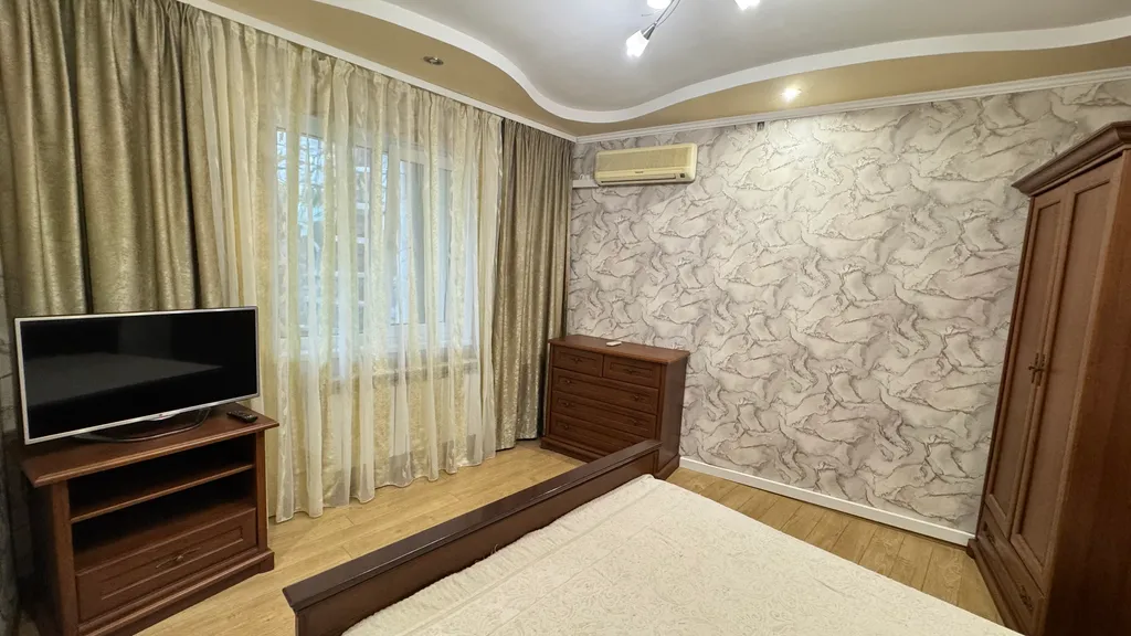 Коттедж с двориком и гаражом