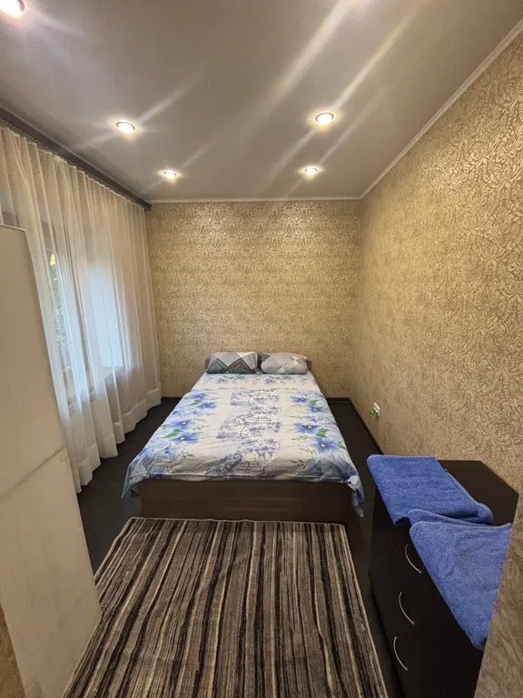 Просторная квартира с 3 изолированными спальнями и отдельным входом — аренда посуточно в Новочеркасск