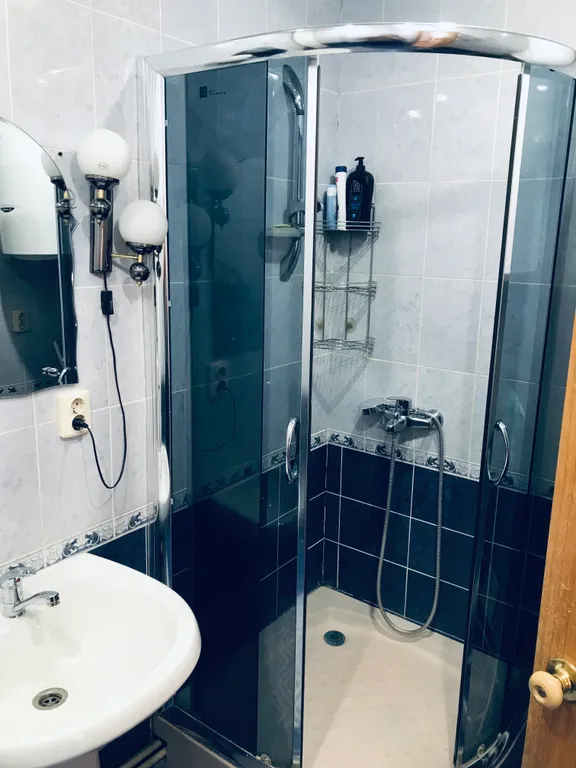 Солнечная квартира в центре города с видом на море