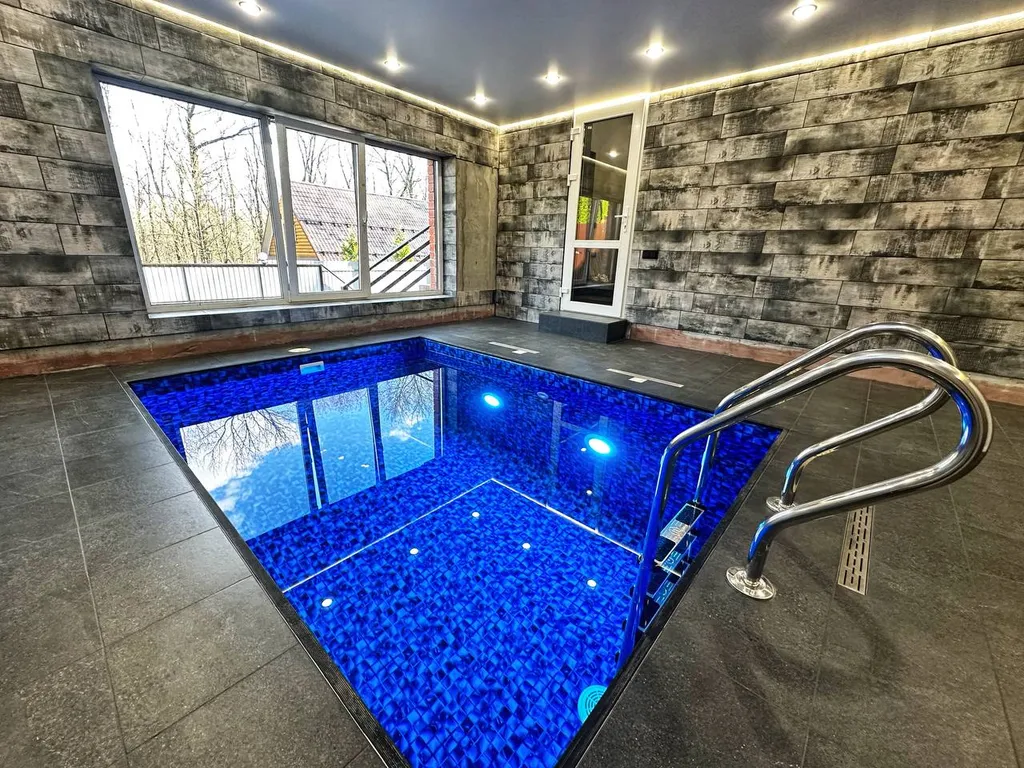 Просторный коттедж Лофт-хаус для большой компании с бассейном и сауной