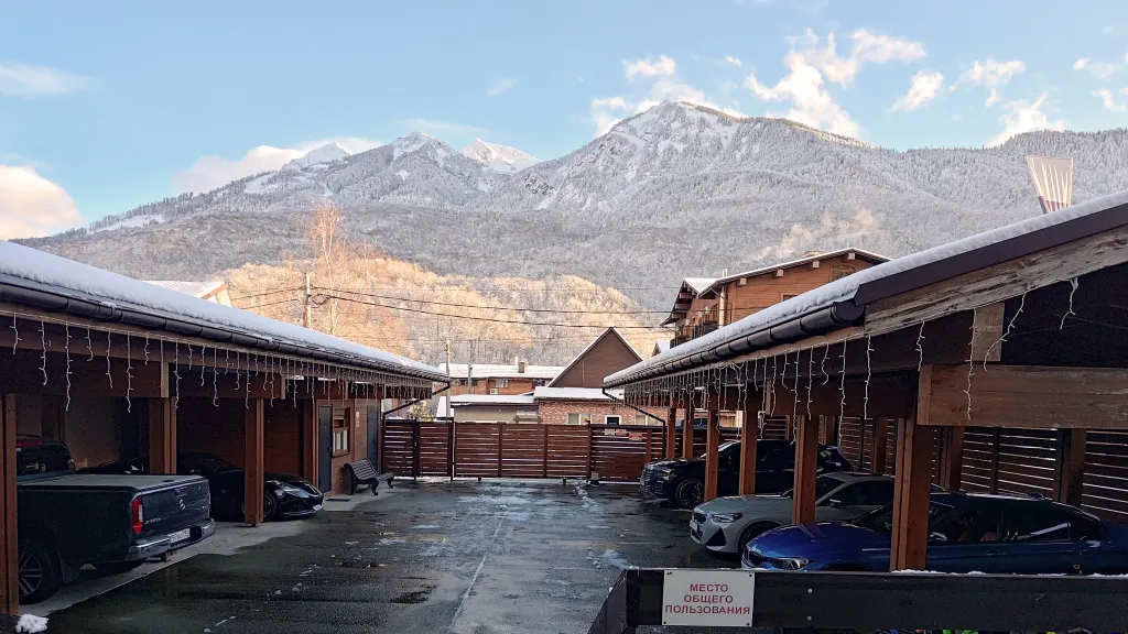 Панорамный апартамент-студия с роскошным видом на горы, в центре