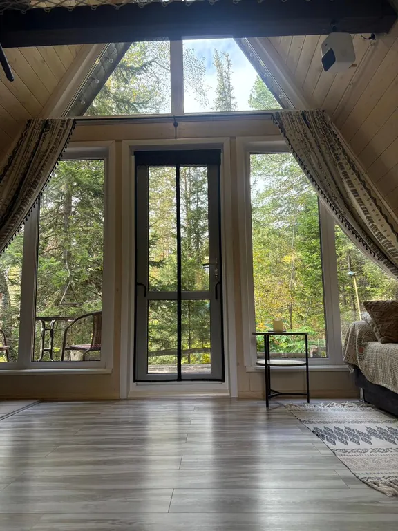 Атмосферный дом шале с видом на лес