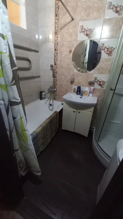 Двухкомнатная раздельная квартира в Ленинском районе ,рядом,, Аквопарк