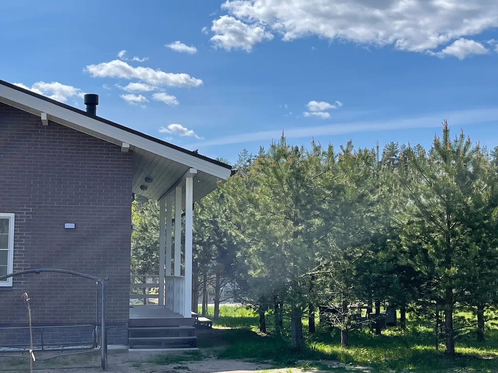 Коттедж Уютный дом с камином и сауной у озера — Ларионово