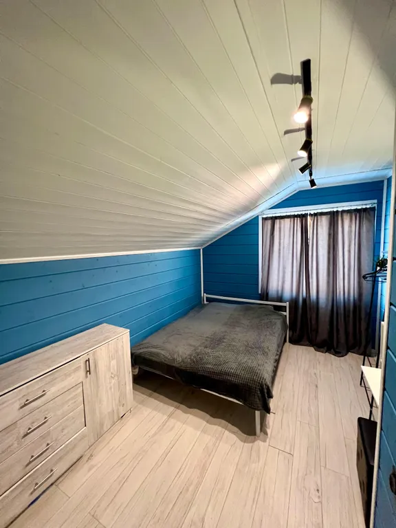 Дом и баня у реки